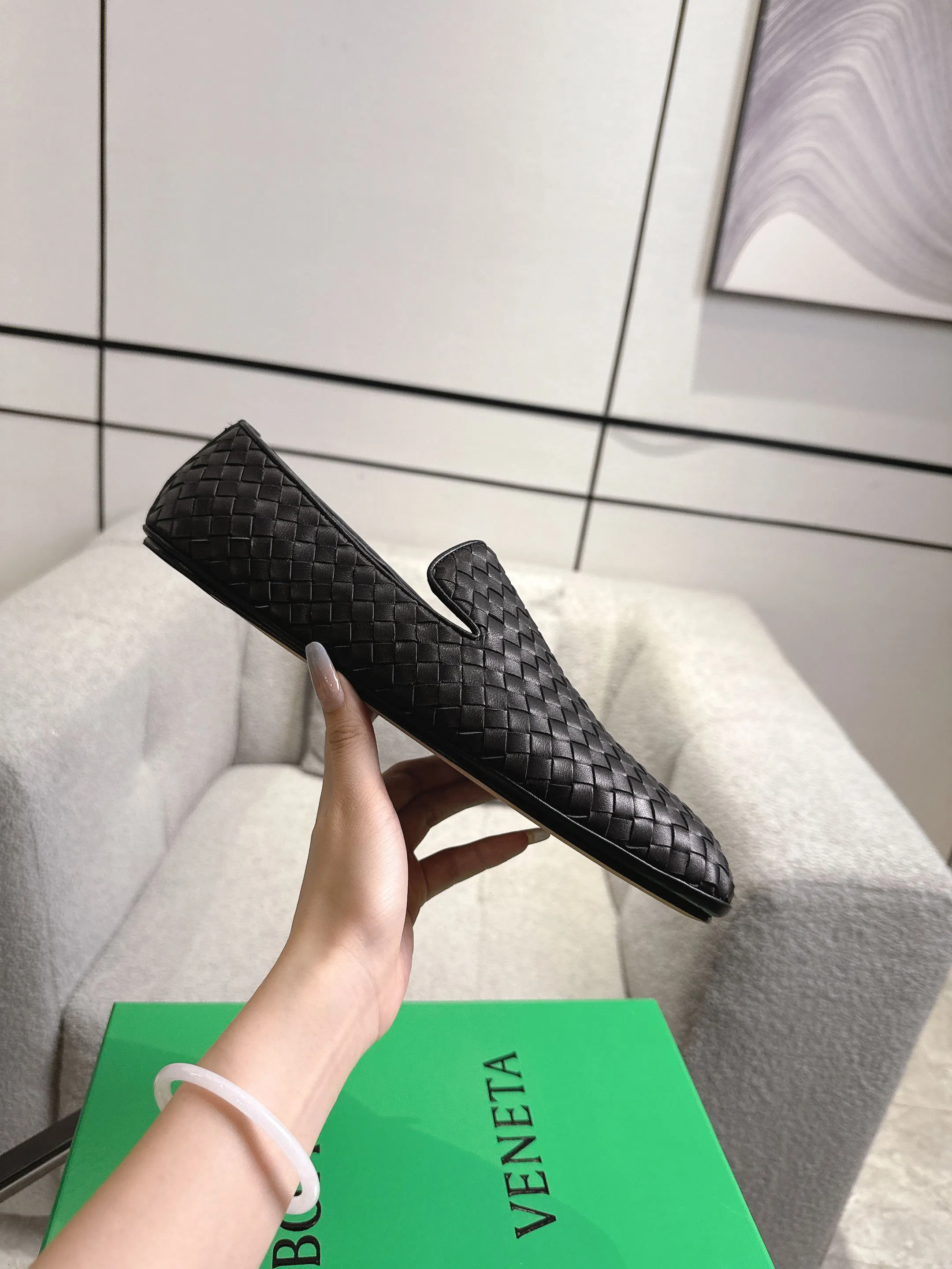 [BV] Top P: 760💰Size for couples: 35-44 (40.41 for women, 38 for men, 45.46.47, custom-made, non-returnable) Bottega Veneta 2025 autumn counter synchronized genuine leather outsole classic woven beanie shoes for couples, Bottega Veneta square-toe flat shoes, imported mixed sheepskin, imported sheep! Leather outsole! [Rose][Rose]! Purely hand-woven and operated, the original board is reproduced one-to-one! quality assurance!